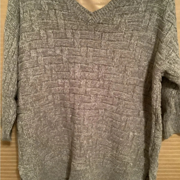 LANE BRYANT~GRAY SWEATER/ BLOUSE~SIZE~18-20 - Picture 3 of 6